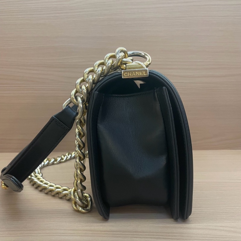 NO:D30 Chanel 香奈兒黑金LEBOY中號 牛皮鏈條包 2015年，20開 有塵袋 無卡 無盒子 尺寸底長25*高15*-3