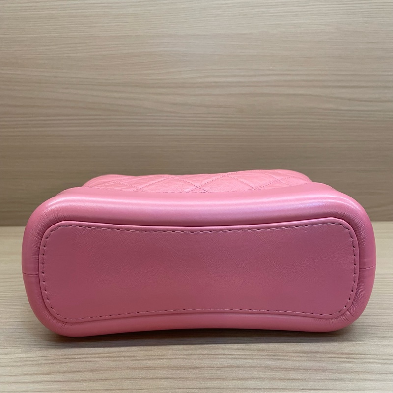 NO:C88 Chanel 香奈兒 流浪包。玫粉金扣 牛皮 小號 2019年 28開 有塵袋 無卡 無盒子 尺寸底長 20*高16*寬8*-5