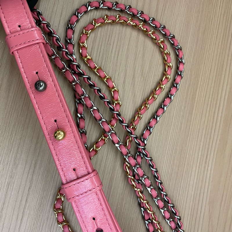 NO:C88 Chanel 香奈兒 流浪包。玫粉金扣 牛皮 小號 2019年 28開 有塵袋 無卡 無盒子 尺寸底長 20*高16*寬8*-10