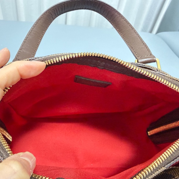 LV 棋盤格 小包-9