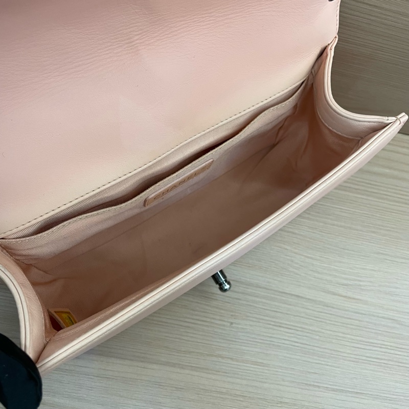 NO:C79 CHANEL香奈儿-Leboy粉色银扣羊皮链条包 2014年,19開,中號 有塵袋 無卡無盒子 尺寸底長25*高15*-11