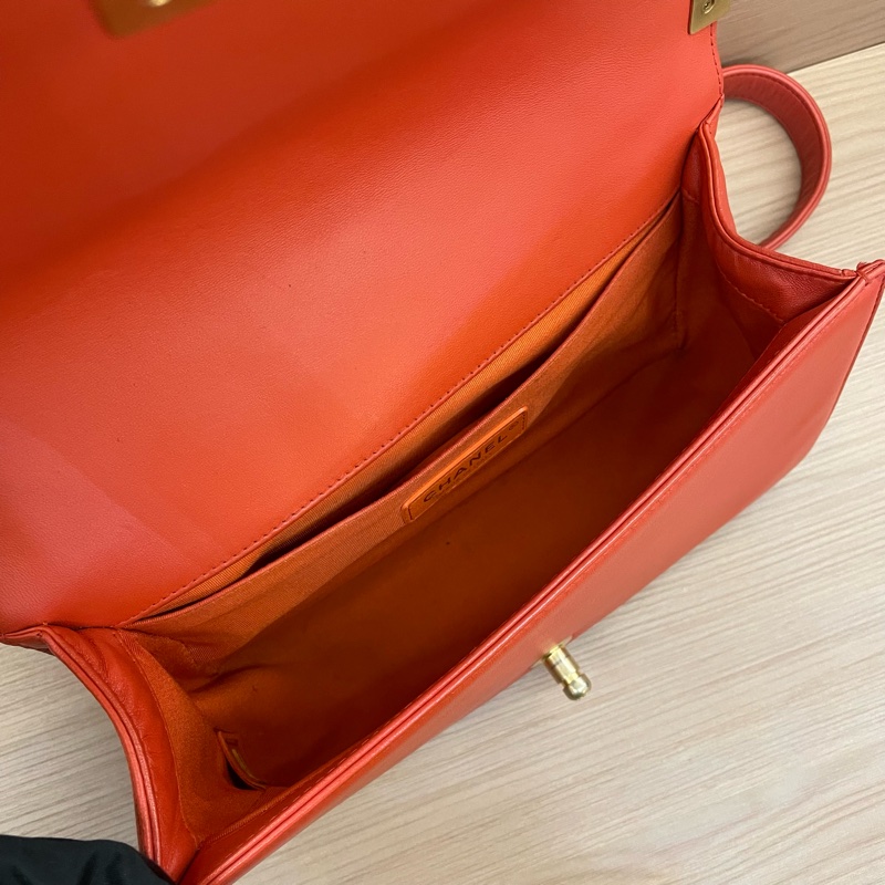 NO:C92 Chanel香奈儿 红金牛皮中號2018年,24開,Leboy V紋鏈條包金扣 有塵袋 無卡 無盒子 尺寸底長25*高15*-12