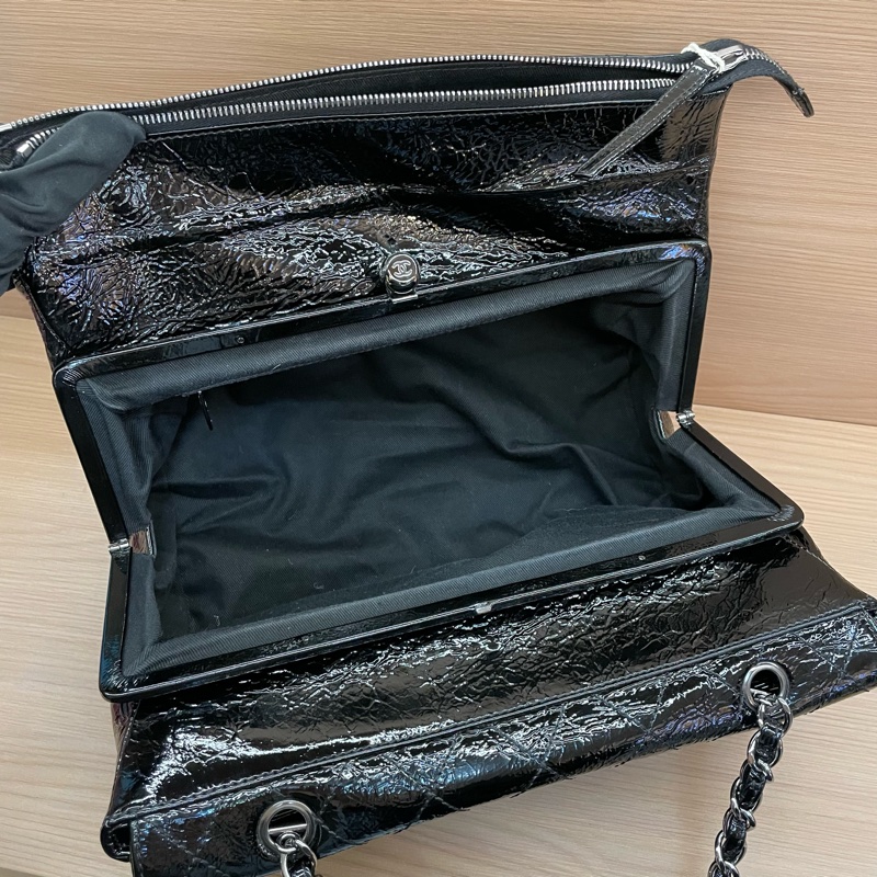 NO:D7 Chanel黑银油蜡皮蛙口cf單肩包2006年10開 有塵袋 無卡無盒子 尺寸底30*高20*寬12*-13