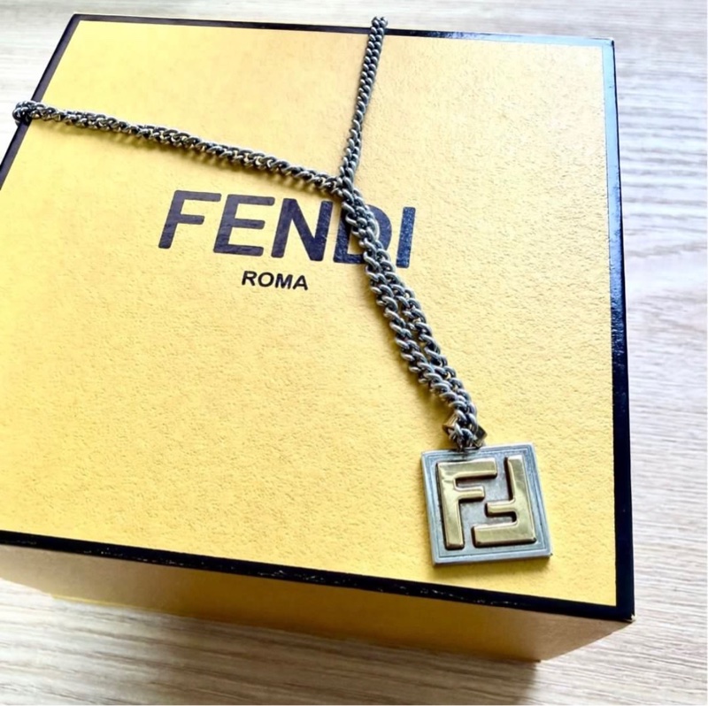 Fendi項鍊-3