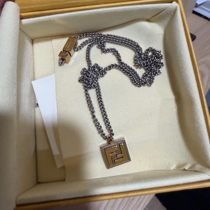 Fendi項鍊-5