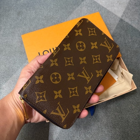 Lv老花拉鍊長夾 (M60017)