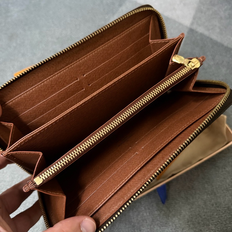 Lv老花拉鍊長夾 (M60017)-5