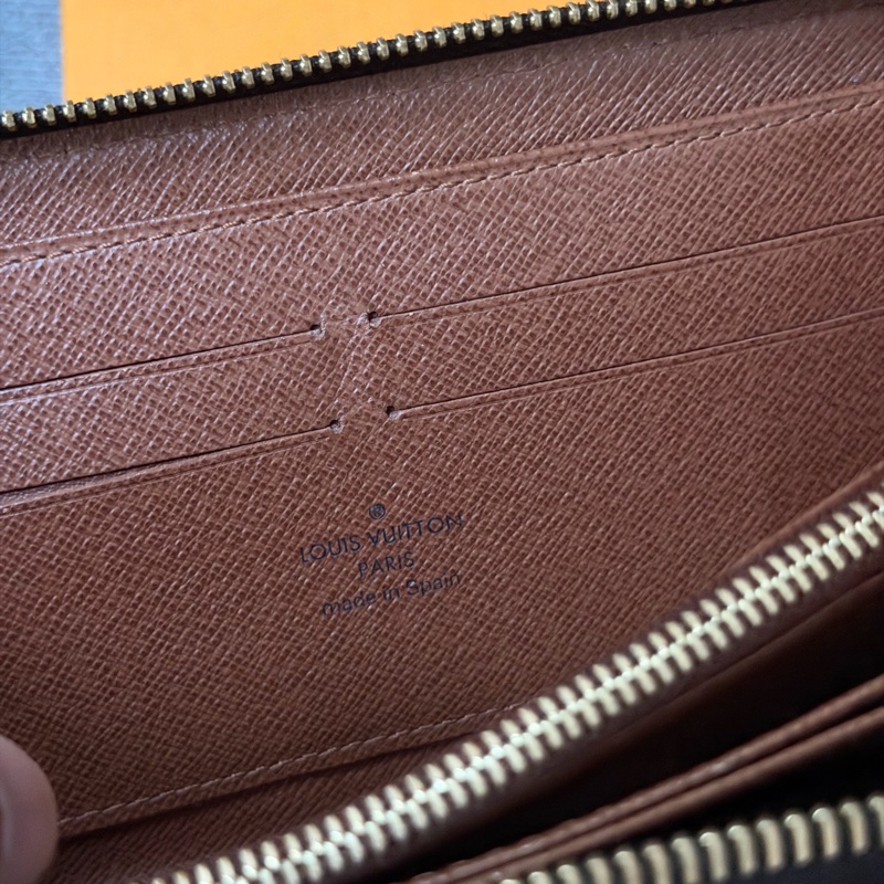 Lv老花拉鍊長夾 (M60017)-8