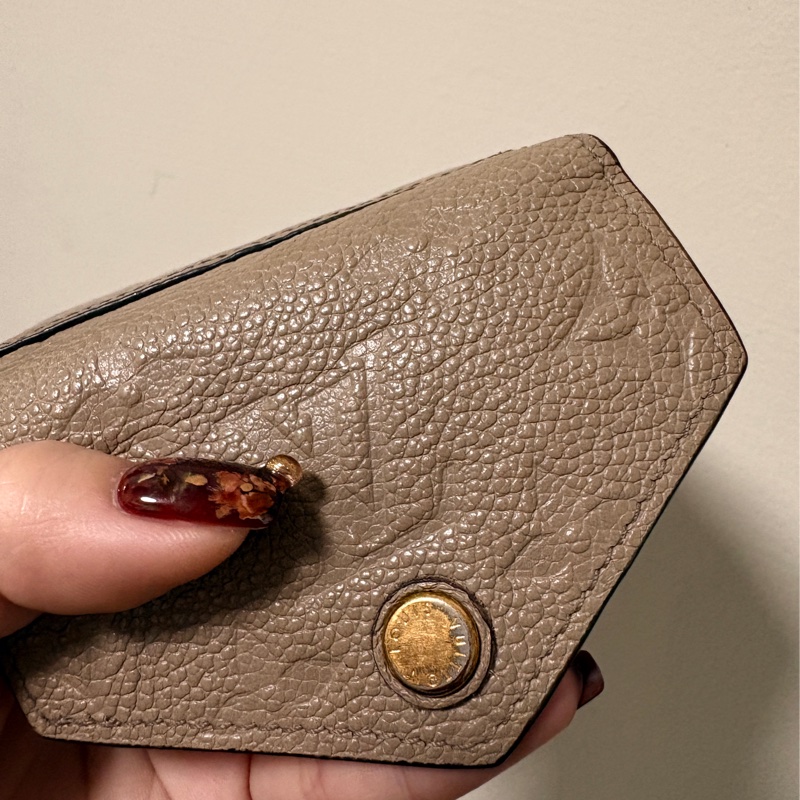 lv奶茶色Zoe短夾-14