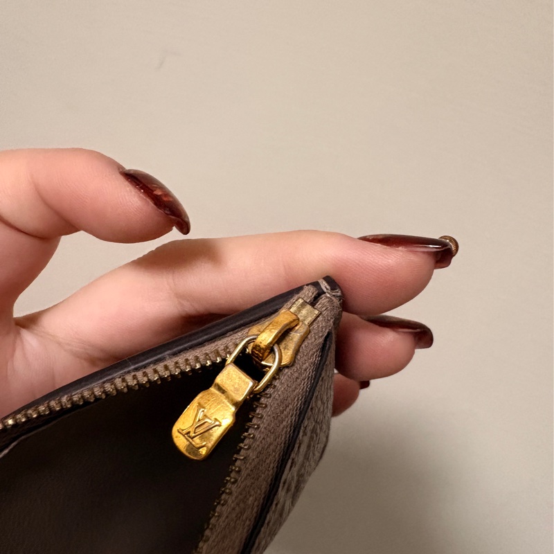lv奶茶色Zoe短夾-20