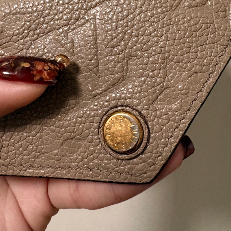 lv奶茶色Zoe短夾-23