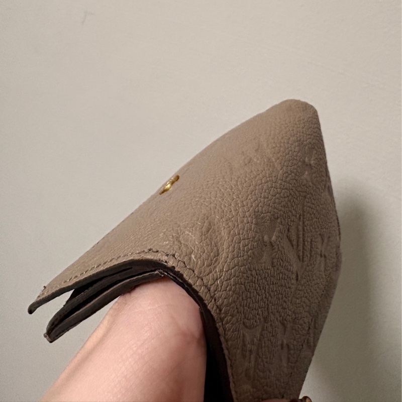 lv奶茶色Zoe短夾-26