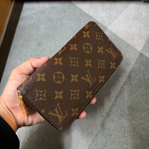 Lv老花拉鍊長夾 (M60017)