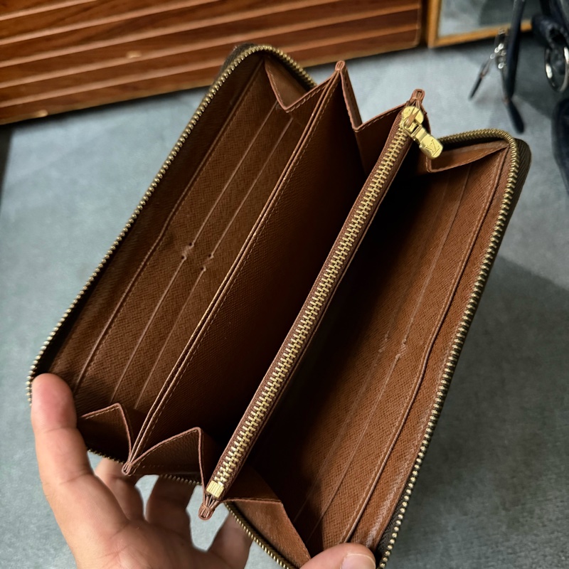 Lv老花拉鍊長夾 (M60017)-5