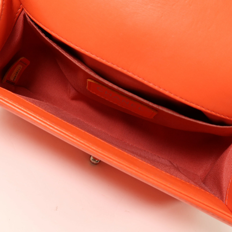 CHANEL 牛皮皮革Boy 20銀扣鏈帶肩背袋-4