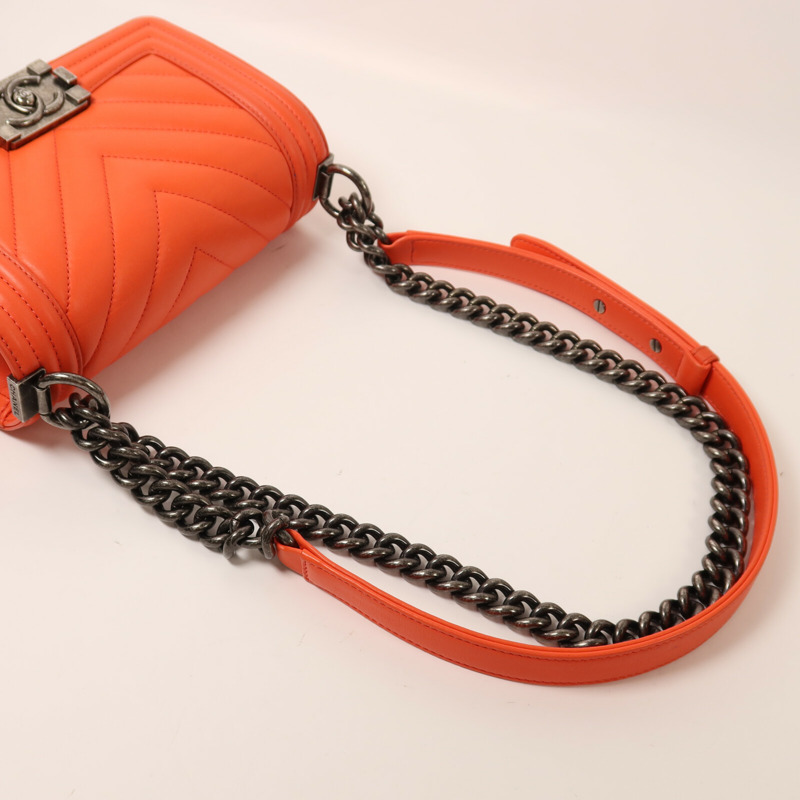 CHANEL 牛皮皮革Boy 20銀扣鏈帶肩背袋-7