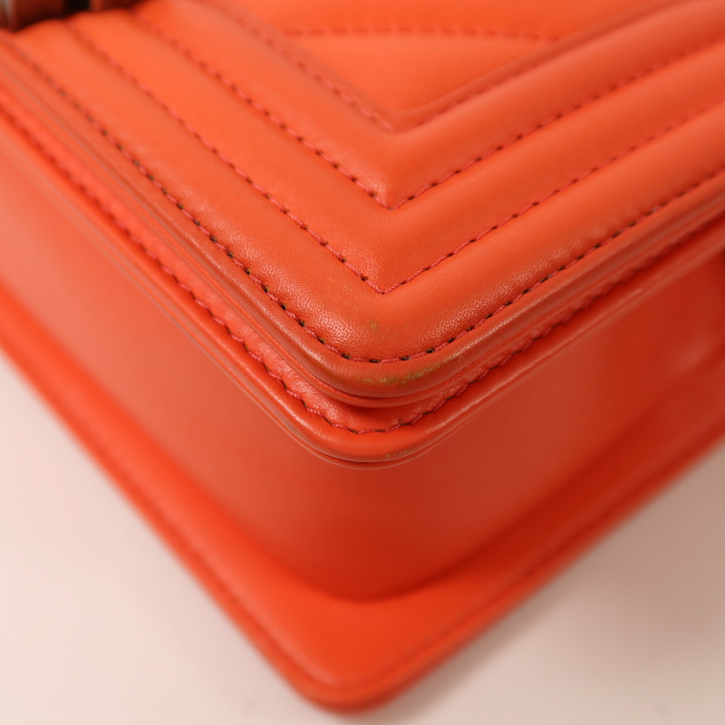 CHANEL 牛皮皮革Boy 20銀扣鏈帶肩背袋-12