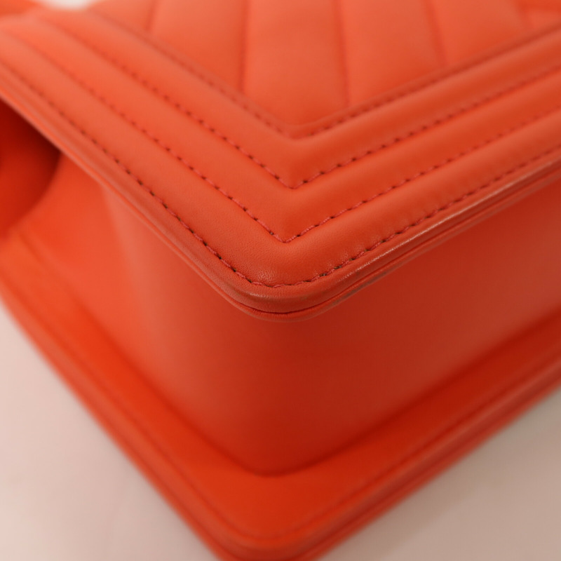 CHANEL 牛皮皮革Boy 20銀扣鏈帶肩背袋-13