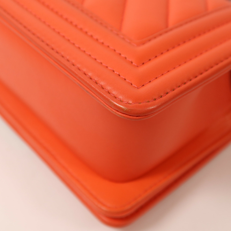 CHANEL 牛皮皮革Boy 20銀扣鏈帶肩背袋-14