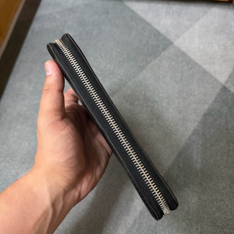 Lv水波紋拉鍊長夾（M60072）-3