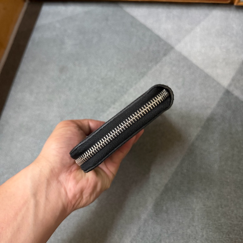 Lv水波紋拉鍊長夾（M60072）-4