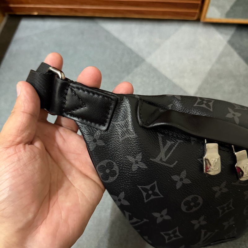 Lv新款黑花腰包（M46035 ) 芯片款-1
