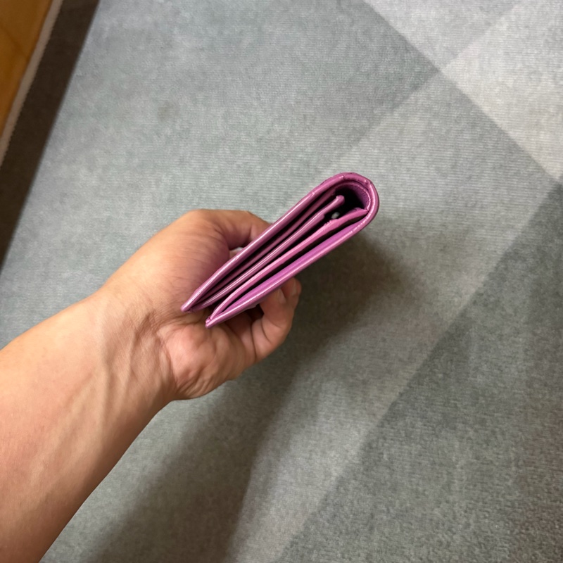 BOTTEGA VENETA 純手工羊皮編織扣式零錢中長夾.桃紅-4