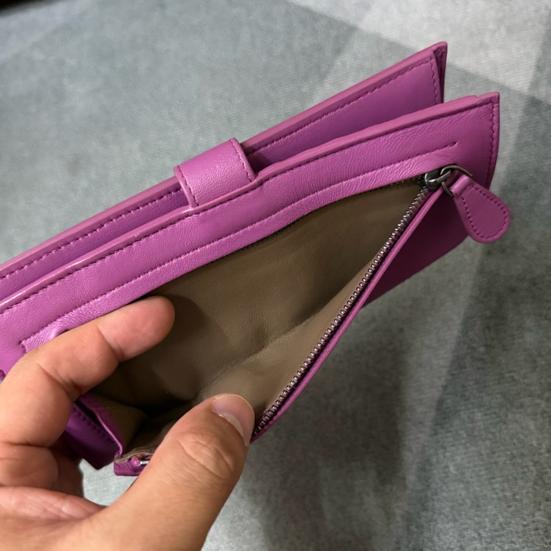 BOTTEGA VENETA 純手工羊皮編織扣式零錢中長夾.桃紅-5