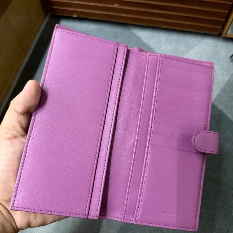 BOTTEGA VENETA 純手工羊皮編織扣式零錢中長夾.桃紅-6