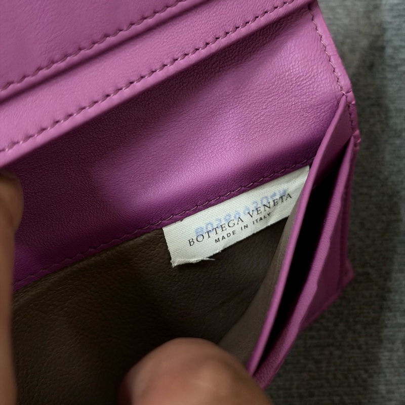 BOTTEGA VENETA 純手工羊皮編織扣式零錢中長夾.桃紅-8
