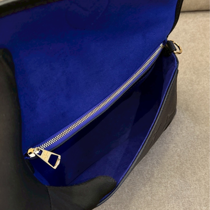 LV黑色法棍包/側背包-7