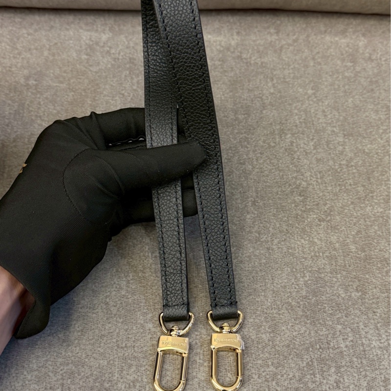 LV黑色法棍包/側背包-8