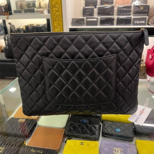 東區正精品㊣CHANEL 香奈兒黑色羊皮全皮金釦菱格紋一字拉鍊萬用包內袋手拿包大款 RZ6355-3