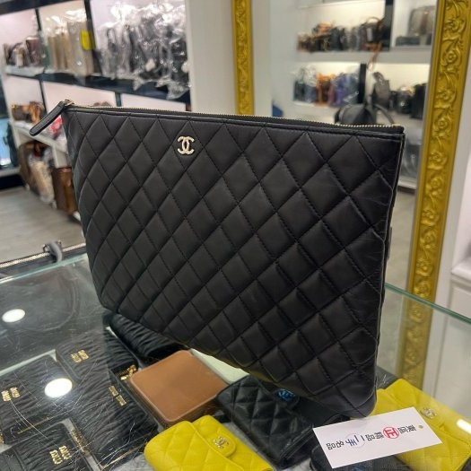 東區正精品㊣CHANEL 香奈兒黑色羊皮全皮金釦菱格紋一字拉鍊萬用包內袋手拿包大款 RZ6355-10