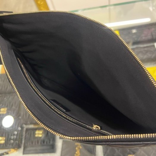 東區正精品㊣CHANEL 香奈兒黑色羊皮全皮金釦菱格紋一字拉鍊萬用包內袋手拿包大款 RZ6355-12