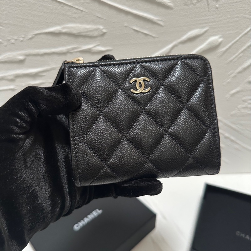 全新 CHANEL 經典款L拉鏈短夾-1