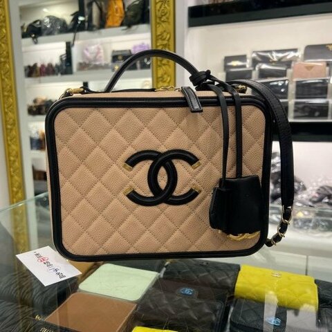 東區正精品㊣CHANEL VANITY CASE 24cm 香奈兒駝色黑邊荔枝牛皮菱格紋金釦拉鍊斜背包化妝箱包兩用包大款 RZ6356