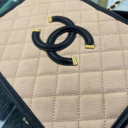 東區正精品㊣CHANEL VANITY CASE 24cm 香奈兒駝色黑邊荔枝牛皮菱格紋金釦拉鍊斜背包化妝箱包兩用包大款 RZ6356-2