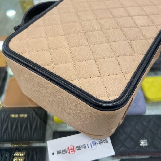 東區正精品㊣CHANEL VANITY CASE 24cm 香奈兒駝色黑邊荔枝牛皮菱格紋金釦拉鍊斜背包化妝箱包兩用包大款 RZ6356-7