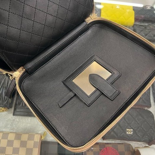 東區正精品㊣CHANEL VANITY CASE 24cm 香奈兒駝色黑邊荔枝牛皮菱格紋金釦拉鍊斜背包化妝箱包兩用包大款 RZ6356-14