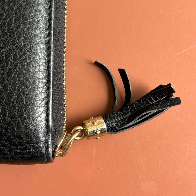 ::GUCCI:: 291102 Soho黑色皮革雙G壓紋流蘇拉鍊長夾-8