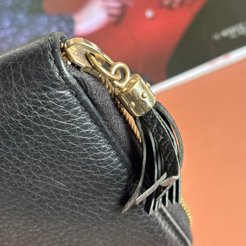 ::GUCCI:: 291102 Soho黑色皮革雙G壓紋流蘇拉鍊長夾-9