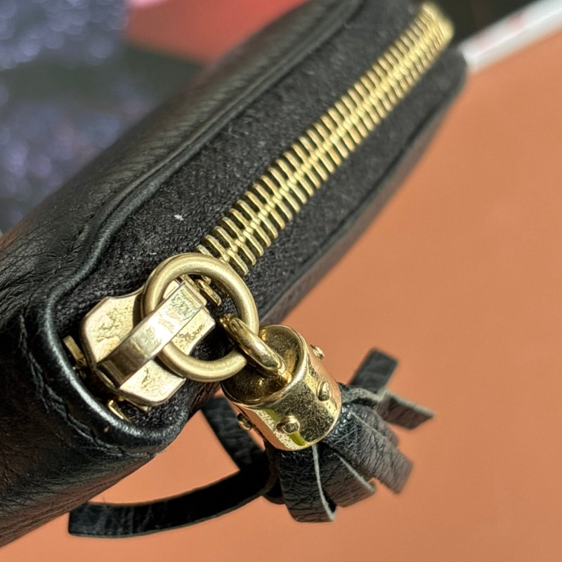 ::GUCCI:: 291102 Soho黑色皮革雙G壓紋流蘇拉鍊長夾-10