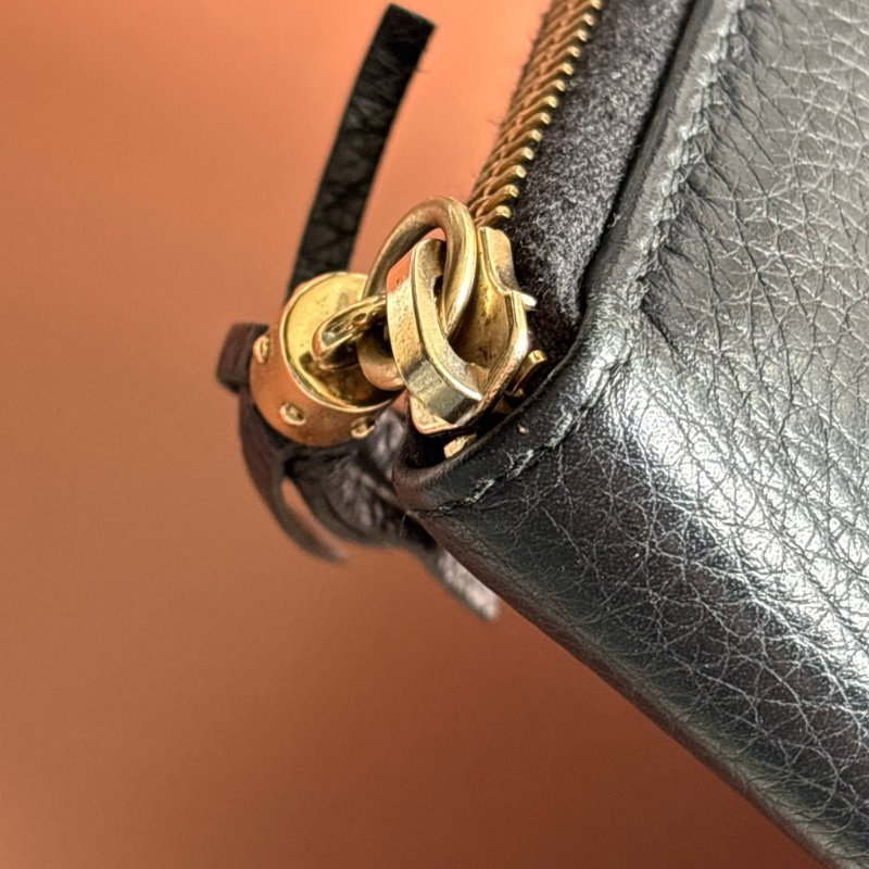 ::GUCCI:: 291102 Soho黑色皮革雙G壓紋流蘇拉鍊長夾-12