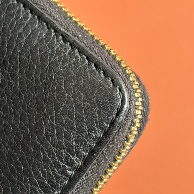 ::GUCCI:: 291102 Soho黑色皮革雙G壓紋流蘇拉鍊長夾-13