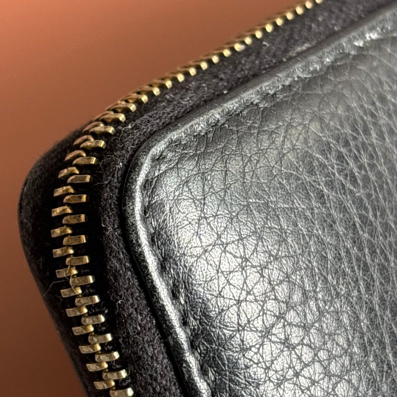 ::GUCCI:: 291102 Soho黑色皮革雙G壓紋流蘇拉鍊長夾-16