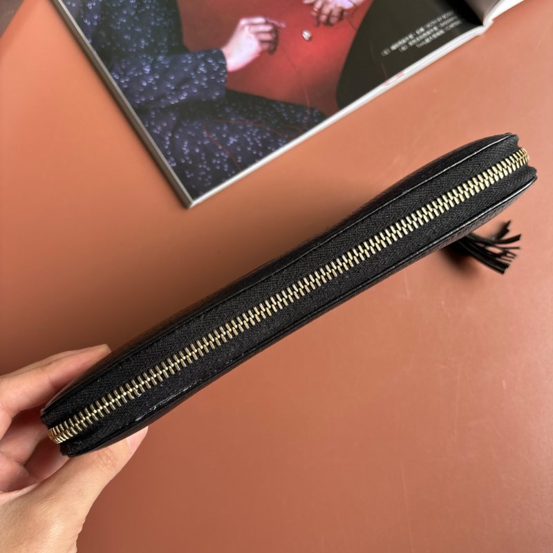 ::GUCCI:: 291102 Soho黑色皮革雙G壓紋流蘇拉鍊長夾-19