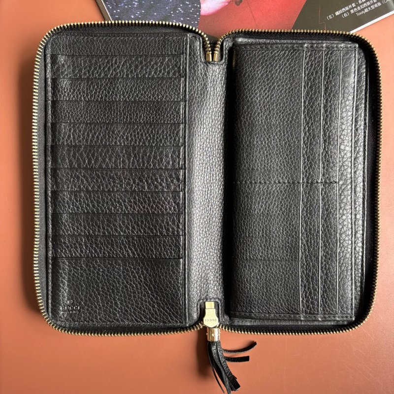 ::GUCCI:: 291102 Soho黑色皮革雙G壓紋流蘇拉鍊長夾-21