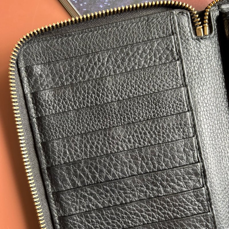 ::GUCCI:: 291102 Soho黑色皮革雙G壓紋流蘇拉鍊長夾-25