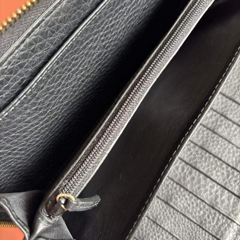 ::GUCCI:: 291102 Soho黑色皮革雙G壓紋流蘇拉鍊長夾-26